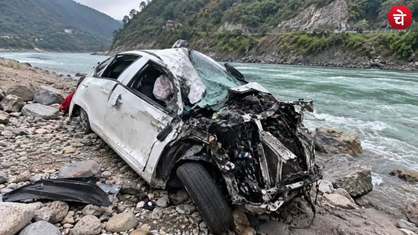 Car falls into a gorge in Tehri Garhwal, Uttarakhand